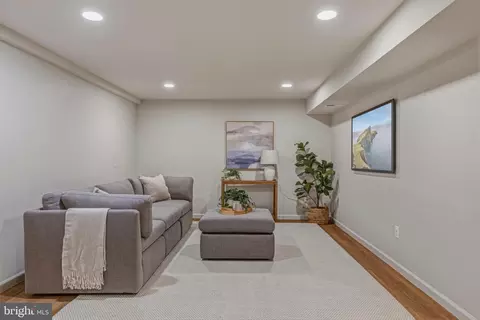 Living - 1331 Deep Run Ln, Reston, VA 20190 photo 4 of 5