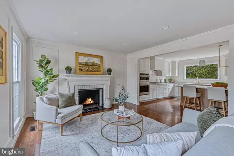 Living - 1331 Deep Run Ln, Reston, VA 20190 photo 3 of 5