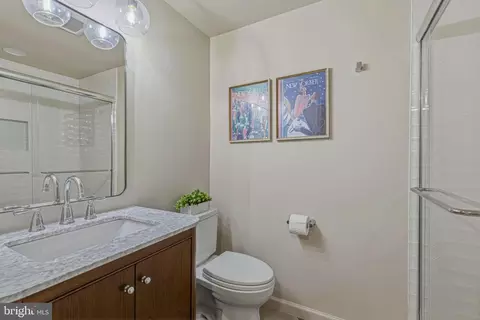 Bath - 1331 Deep Run Ln, Reston, VA 20190 photo 3 of 3