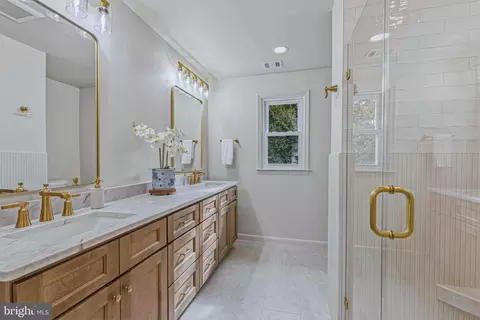 Bath - 1331 Deep Run Ln, Reston, VA 20190 photo 1 of 3