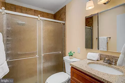 Bath - 6607 Grey Fox Dr, Springfield, VA 22152 photo 2 of 3