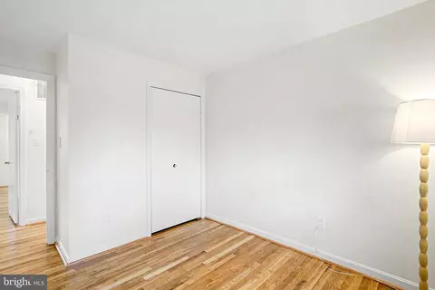 Bedroom - 6607 Grey Fox Dr, Springfield, VA 22152 photo 4 of 6