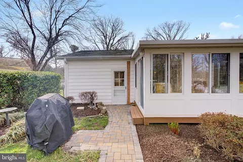 Exterior - 6607 Grey Fox Dr, Springfield, VA 22152 photo 7 of 13