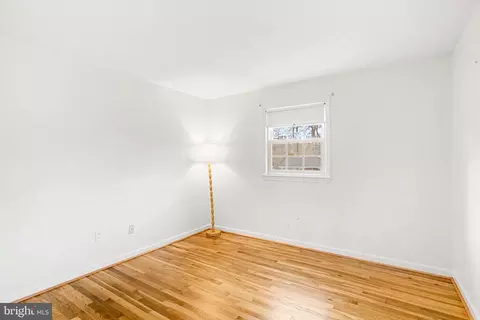 Bedroom - 6607 Grey Fox Dr, Springfield, VA 22152 photo 6 of 6