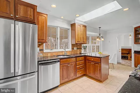 Kitchen - 6607 Grey Fox Dr, Springfield, VA 22152 photo 2 of 3