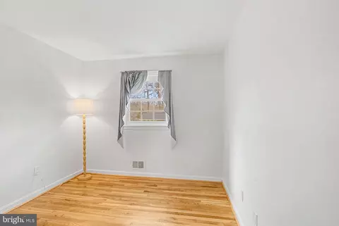Bedroom - 6607 Grey Fox Dr, Springfield, VA 22152 photo 3 of 6