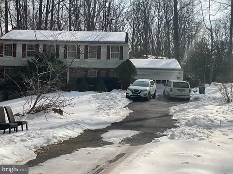 12321 Folkstone Dr, Herndon, VA 20171