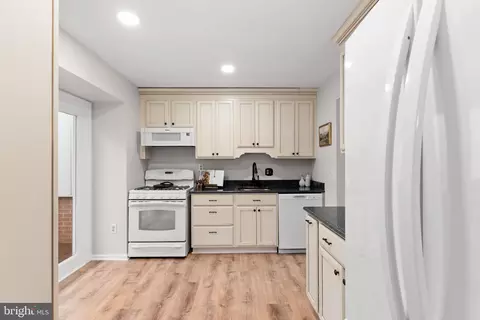 8117 Dabney Ave, Springfield, VA 22152 photo 2