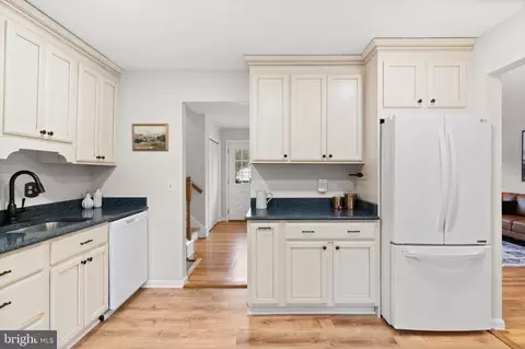 8117 Dabney Ave, Springfield, VA 22152 photo 4