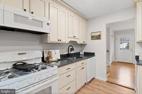 8117 Dabney Ave, Springfield, VA 22152 photo 5