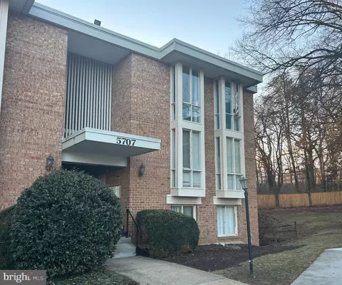 5707 Indian Ct #B1, Alexandria, VA 22303
