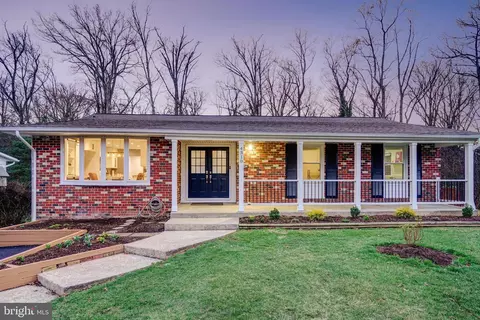4310 Braeburn Dr, Fairfax, VA 22032