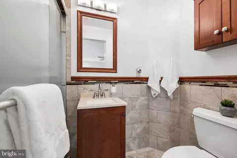 Bath - 11172 Forest Edge Dr, Reston, VA 20190 photo 3 of 3