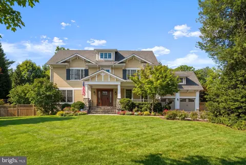 448 Nelson Dr NE, Vienna, VA 22180