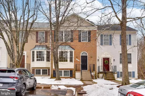 3752 Farmland Dr, Fairfax, VA 22033