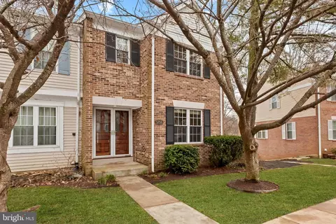5759 Heritage Hill Dr, Alexandria, VA 22310