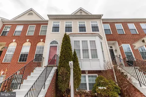 7740 Desiree St, Alexandria, VA 22315