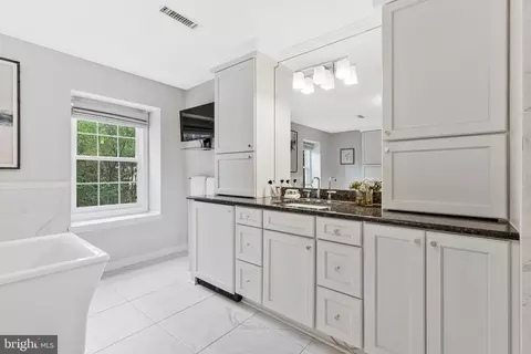 Bath - 1025 Broad Branch Ct, Mclean, VA 22101 photo 1 of 8
