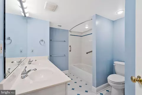Bath - 1025 Broad Branch Ct, Mclean, VA 22101 photo 8 of 8