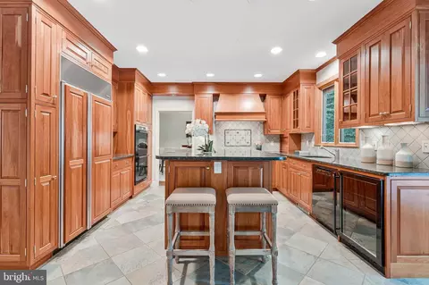 Kitchen - 1025 Broad Branch Ct, Mclean, VA 22101 photo 3 of 5