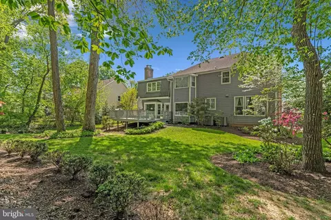 Exterior - 1025 Broad Branch Ct, Mclean, VA 22101 photo 6 of 10