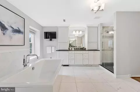 Bath - 1025 Broad Branch Ct, Mclean, VA 22101 photo 3 of 8