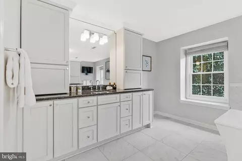 Bath - 1025 Broad Branch Ct, Mclean, VA 22101 photo 2 of 8