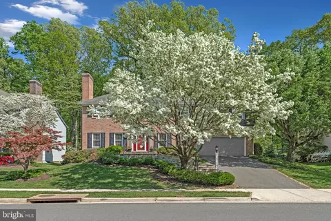 Exterior - 1025 Broad Branch Ct, Mclean, VA 22101 photo 2 of 10