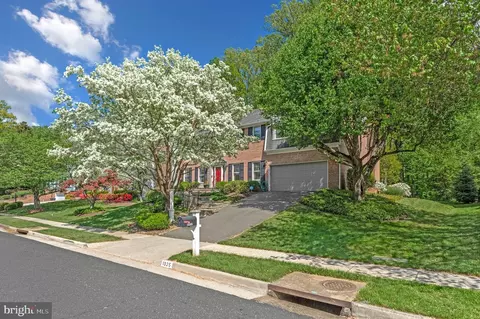 Exterior - 1025 Broad Branch Ct, Mclean, VA 22101 photo 3 of 10