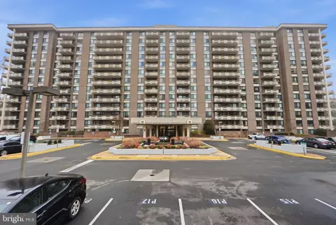 1808 Old Meadow Rd #1201, Mclean, VA 22102 photo 4