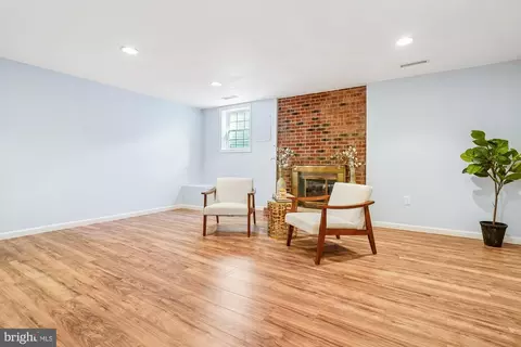 Living - 8826 Surveyors Pl, Springfield, VA 22152 photo 4 of 5