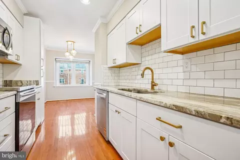 Kitchen - 8826 Surveyors Pl, Springfield, VA 22152 photo 2 of 3