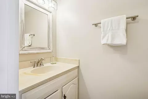 Bath - 8826 Surveyors Pl, Springfield, VA 22152 photo 1 of 4