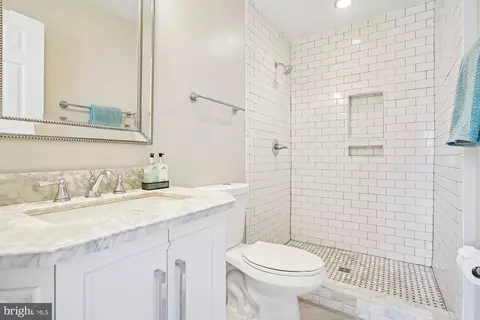 Bath - 8826 Surveyors Pl, Springfield, VA 22152 photo 2 of 4
