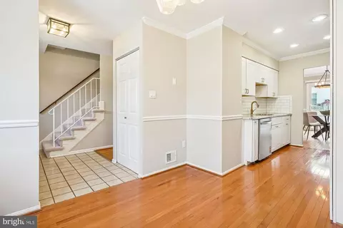 Entry Way - 8826 Surveyors Pl, Springfield, VA 22152 photo 2 of 4