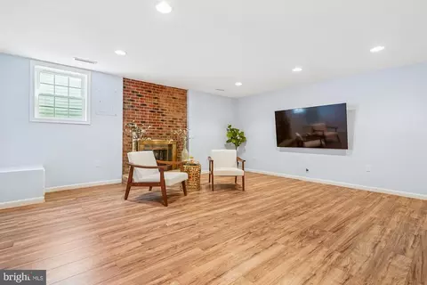 Living - 8826 Surveyors Pl, Springfield, VA 22152 photo 1 of 5