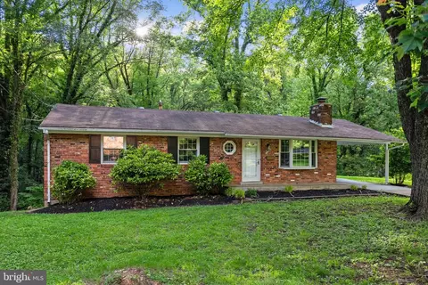 5232 Ampthill Dr, Alexandria, VA 22312