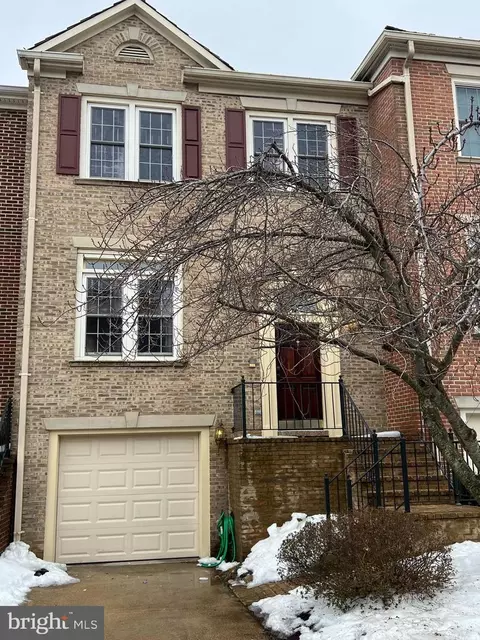 3935 Barcroft Mews Ct, Falls Church, VA 22041