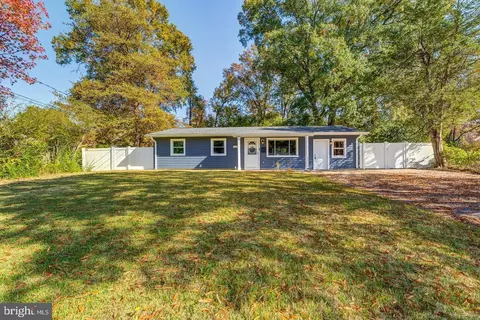 4220 Fairglen Dr, Alexandria, VA 22309