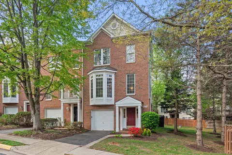 4176 Lower Park Dr, Fairfax, VA 22030