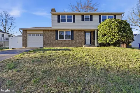 7905 Steadman St, Alexandria, VA 22309