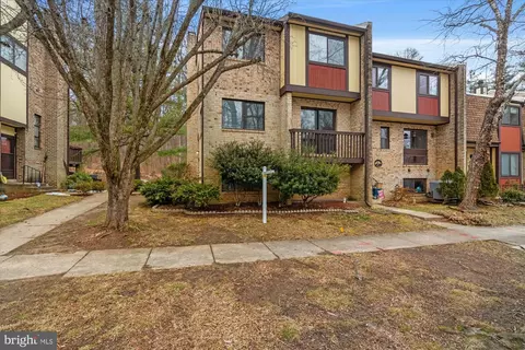 4712 Deer Run Ct, Alexandria, VA 22306