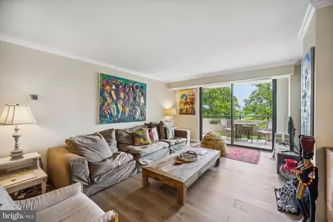 Living - 1808 Old Meadow Rd #906, Mclean, VA 22102 photo 1 of 4
