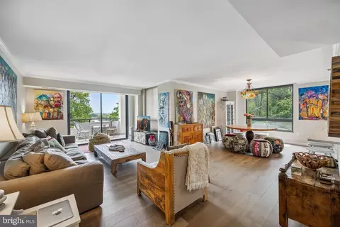 Living - 1808 Old Meadow Rd #906, Mclean, VA 22102 photo 3 of 4