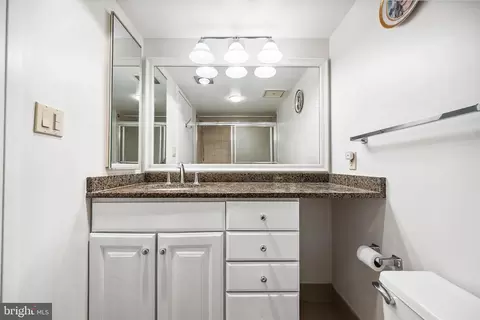Bath - 1808 Old Meadow Rd #906, Mclean, VA 22102 photo 2 of 2