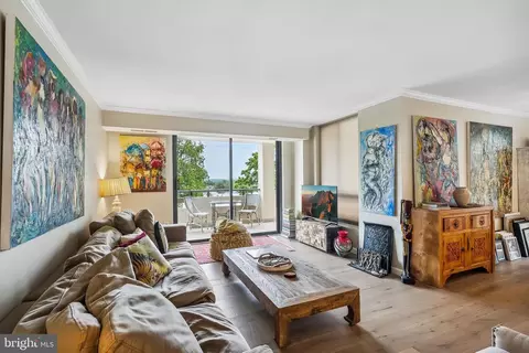 Living - 1808 Old Meadow Rd #906, Mclean, VA 22102 photo 4 of 4