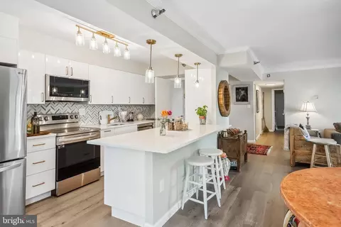 1808 Old Meadow Rd #906, Mclean, VA 22102