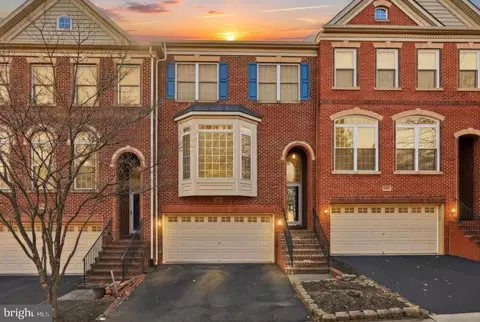 12445 Peaceful Creek Dr, Fairfax, VA 22033