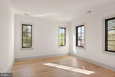 Bedroom - 1223 Somerset Dr, Mclean, VA 22101 photo 4 of 11