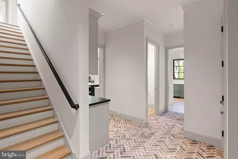 Entry Way - 1223 Somerset Dr, Mclean, VA 22101 photo 5 of 9